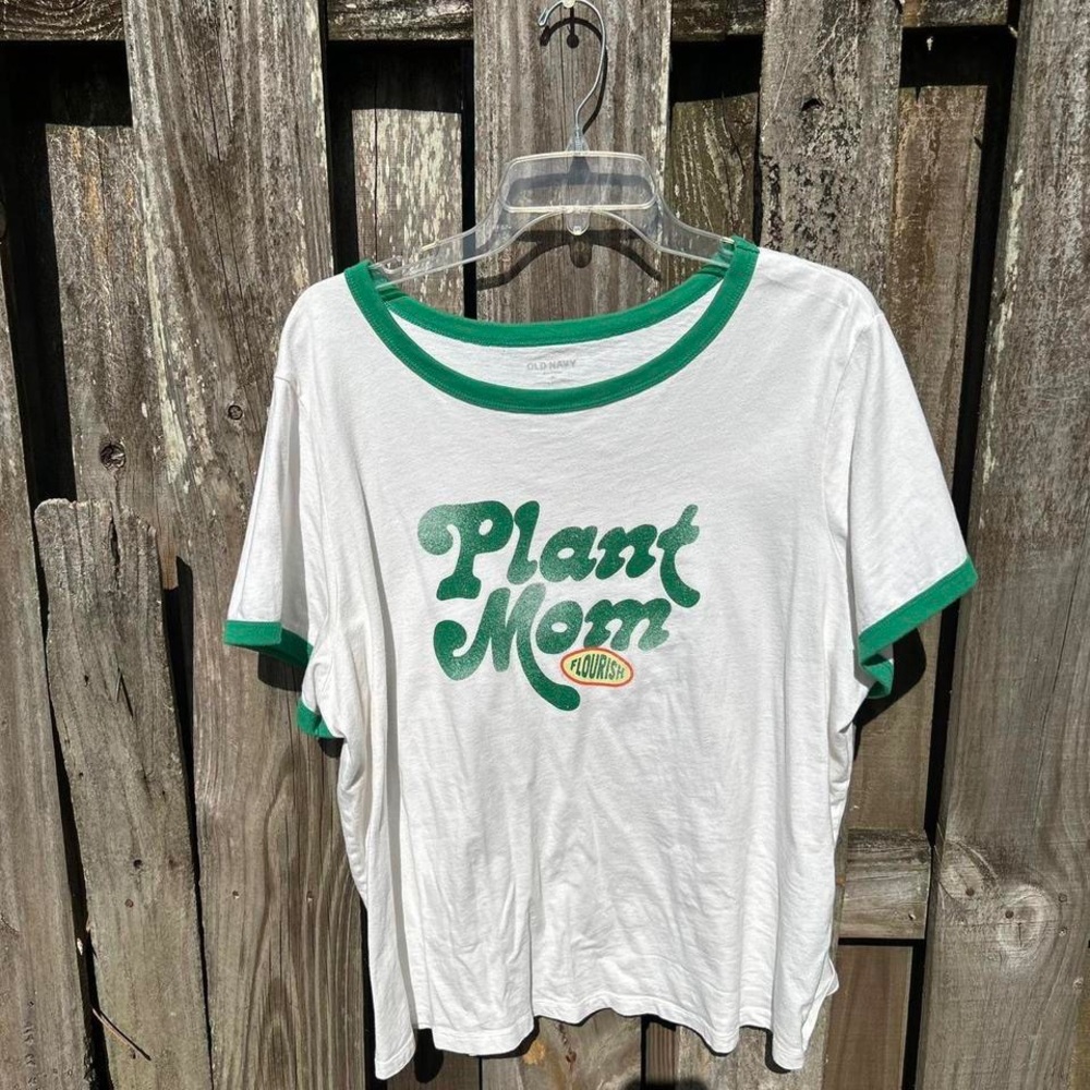 Old Navy White and Green 'Plant Mom' Tee